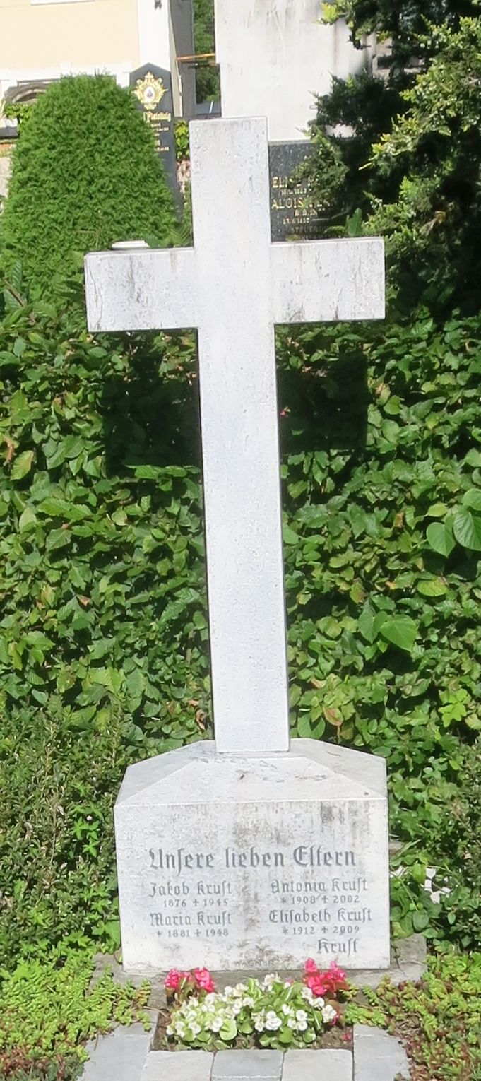 Bild des Familiengrabmals auf dem Friedhof Klagenfurt-Annabichl